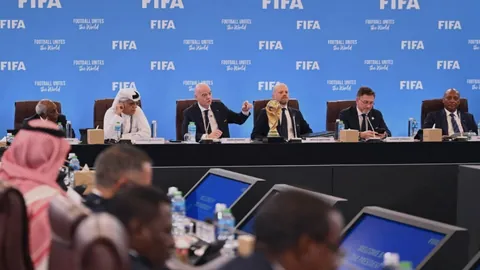 足总杯半决赛对决揭晓：森林队激战曼城，水晶宫对阵阿斯顿维拉